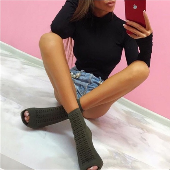 Black turtleneck bodysuit - Picture 4 of 8